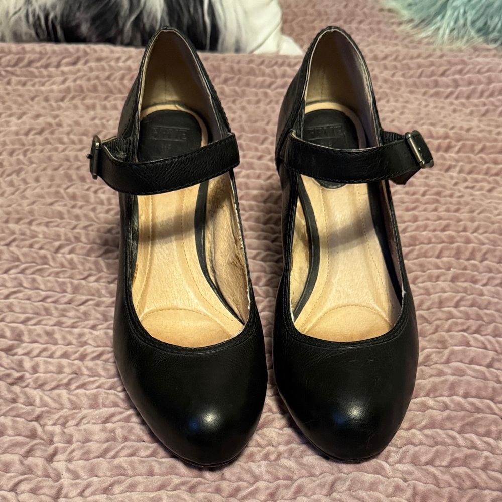 The Frye Company leather Mary Jane heels